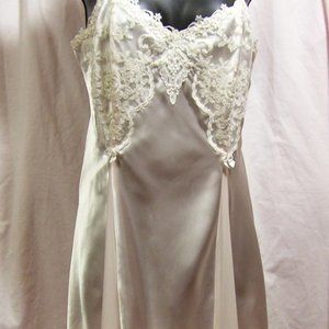 Alexandra Nicole Sexy Lacy Peach Satin Long Nightgown NWOT Size Small